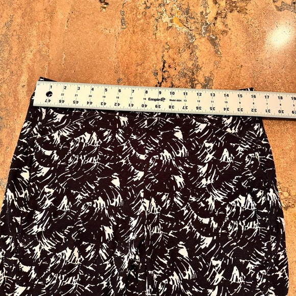 Chicos Size 1.5R Black White Travelers Pull On Pants Womens 10 R - Picture 7 of 10